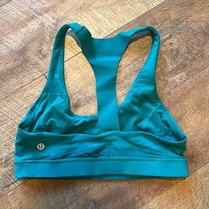 Luluelmon Size 8 - no padding - good condition.